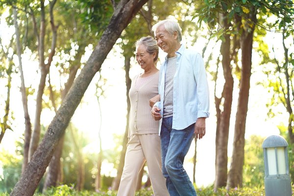 Healthy elderly people are lucky enough to 