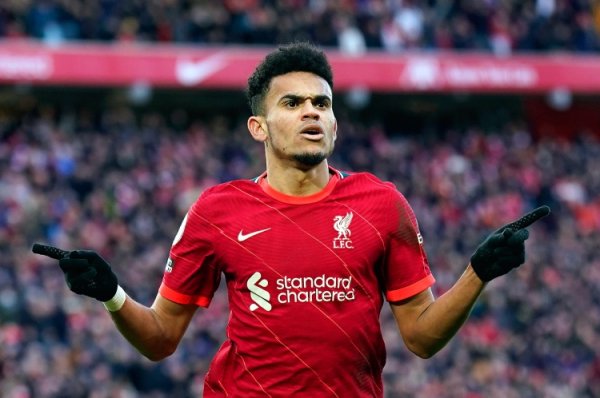 Reporter: Luis Dias is Barcelona s number one goal, but it is still complicated to complete the signing