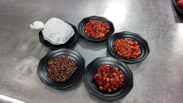 Which one is healthier if you eat spicy food or never eat spicy food? Experts reveal that there are 3 examples of 