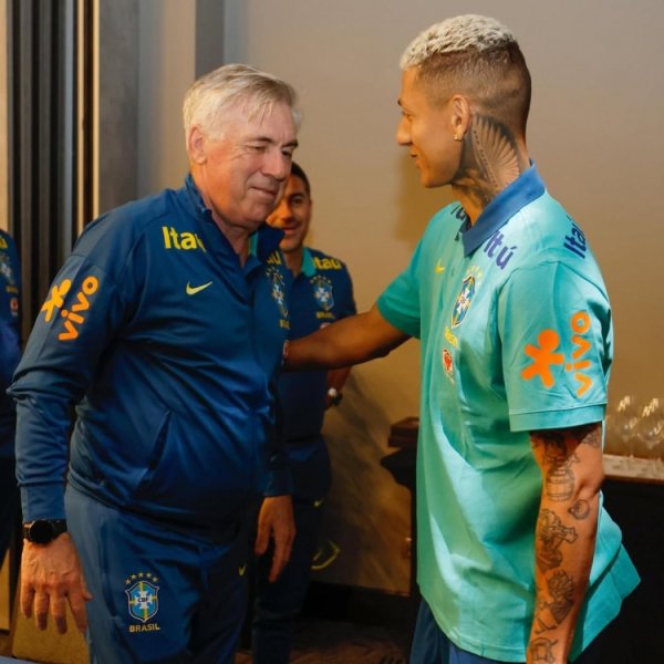 Cooperate again! Richarlison posted a photo with Ancelotti, and the master and apprentice joined hands after Everton