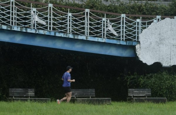 Do beginners jogging for 5 kilometers every day and want to sleep? Master: 