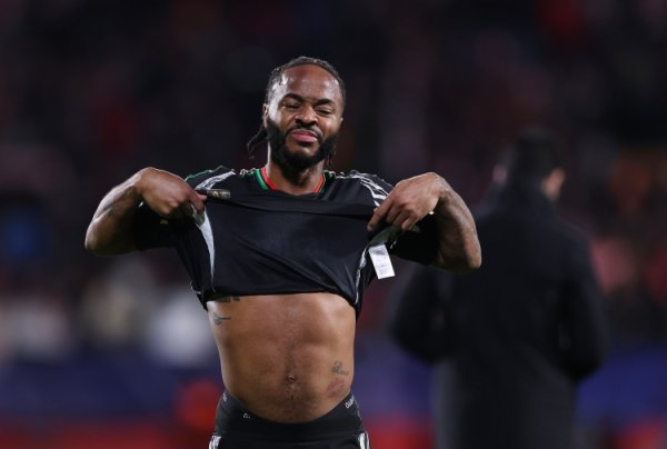Reporter: Chelsea plans to discuss the future with Sterling this month, and players are not expected to participate in the Club World Cup