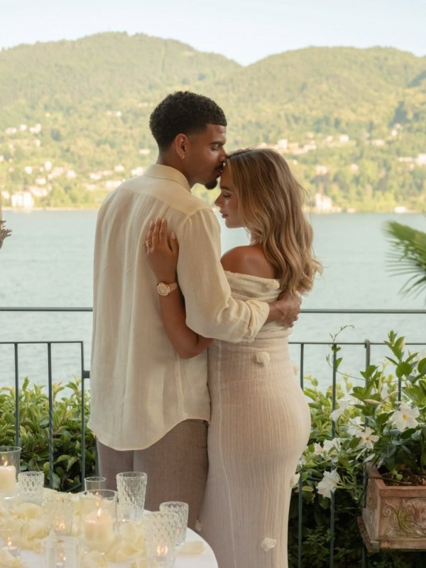 Congratulations! Gibbs White posted a photo to propose to his girlfriend: Forever 🤍💍