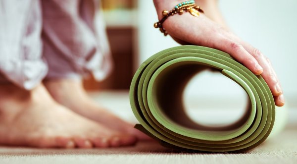 It helps to adjust the self-discipline nerves and relieve shoulder pain. 10 minutes of yoga exercises every day to teach you how to sleep well