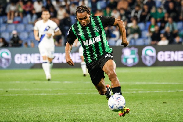 Reporter: Laurient went to Portugal to meet with Sunderland today, with a transfer fee of 17.5 million pounds
