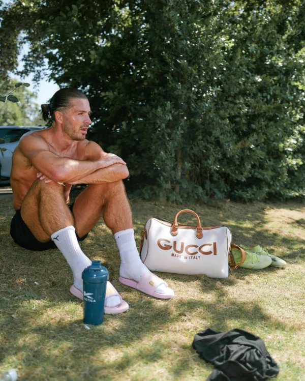 Where is the road? Gralish social media posted photos of himself training alone: training... ⏳⏳⏳
