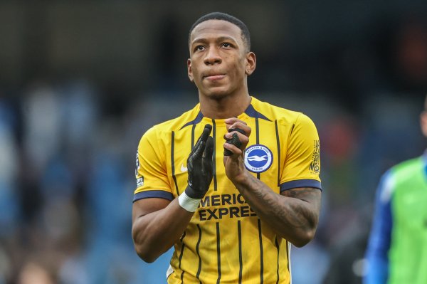 Reporter: Milan is close to signing Esturpinian and has reached an agreement with Brighton and the players