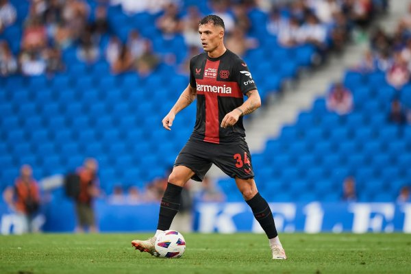 Reporter: Sunderland introduced Zachar s transfer fee of 13 million pounds + 4.3 million pounds to float, and will sign a contract for three years