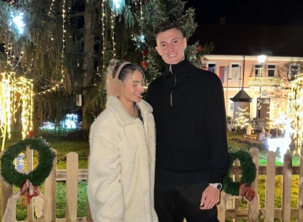 Sister-brother love! The Sun introduced Sheshko s girlfriend: 5 years apart. Her brother became famous after joining Love Island.