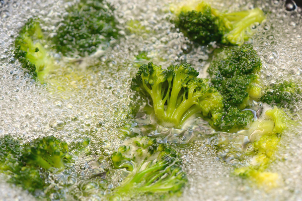 Eat fat and eat water and not oil for food. Nutritionists tell you why you are not thin