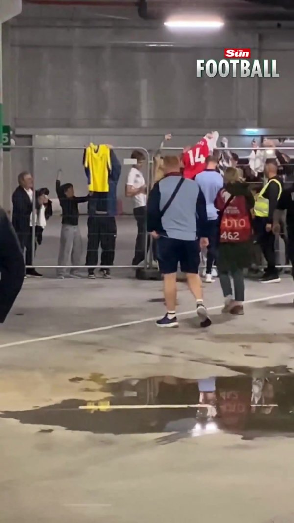 Super happy! Fans received Yorke sign after the game and cheered excitedly