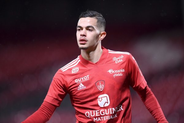 Official: Bournemouth midfielder Favre joined Saudi team Breedy on loan