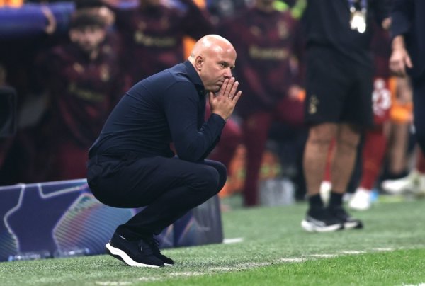 Defending champion Liverpool was defeated twice in stoppage time in a single season, and the first team after Arsenal in 2004-05