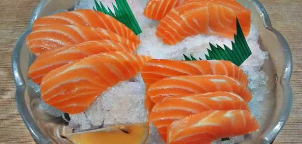 Can dogs eat salmon sashimi? Yes, but be aware of these issues!