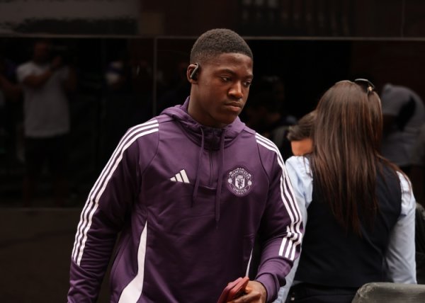 ESPN: Manchester United ready to start talks with Menu and Zirkzee before winter window