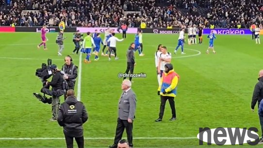 Spence spread his hands to Frank and complained and muttered something. Lip reading experts interpreted it as saying: He is saying he doesn t want to do it anymore.