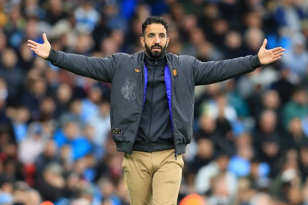 Xiaoba Translator | Amorim Manchester United s first year: Sharp words shocked the locker room, and the three defenders caused controversy