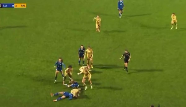 A Crystal Palace women s football player hugged and threw her opponent during a match. Fans condemned: Is this WWE?